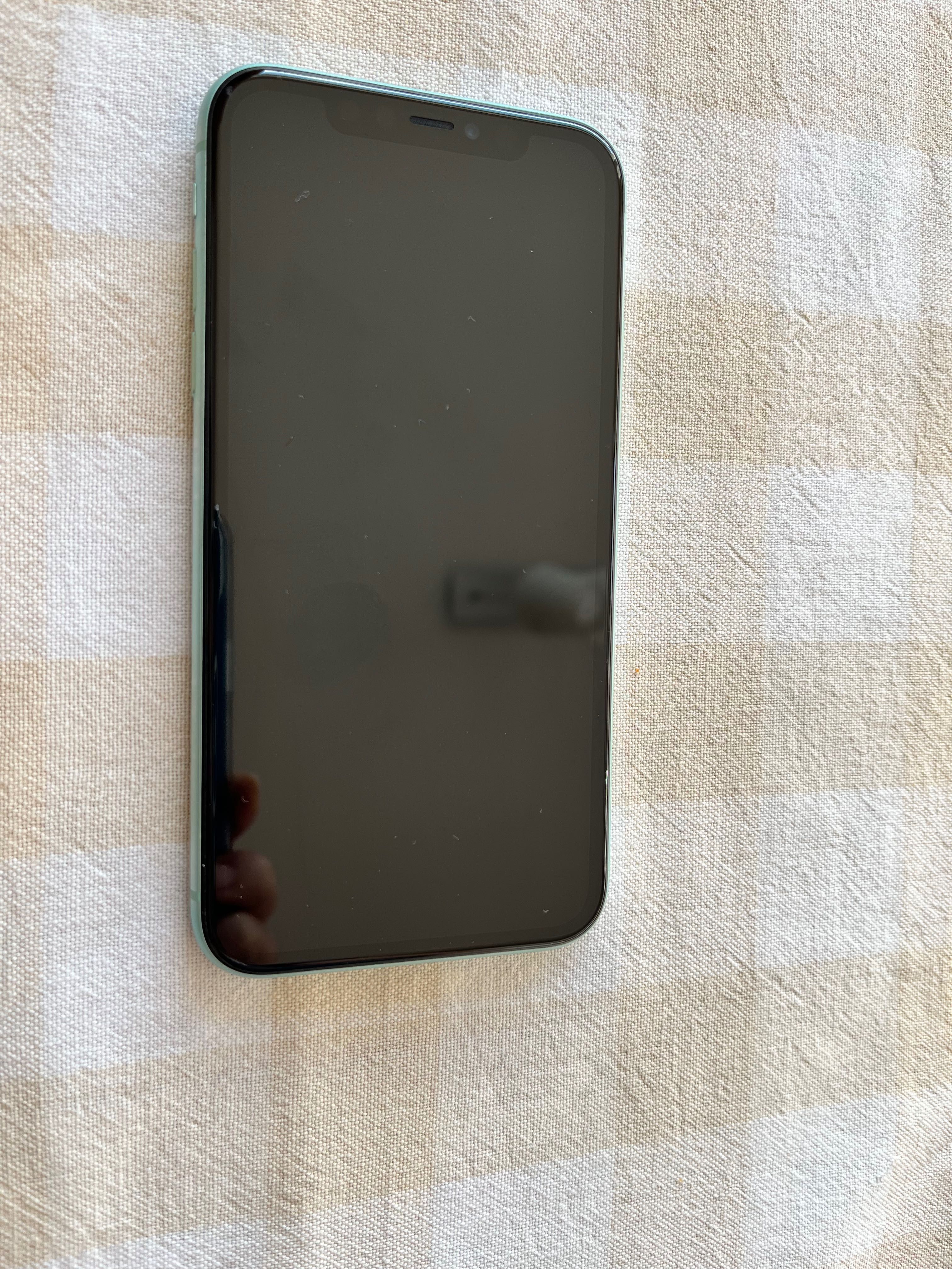 iPhone 11 зелен, в гаранция, 64 Gb