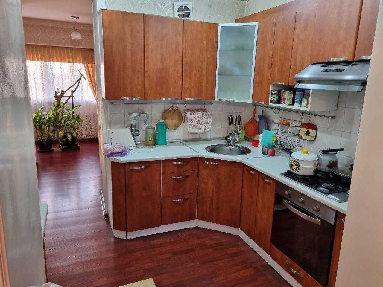 Продам 5-ти комнатную Ц 1 , детский мир