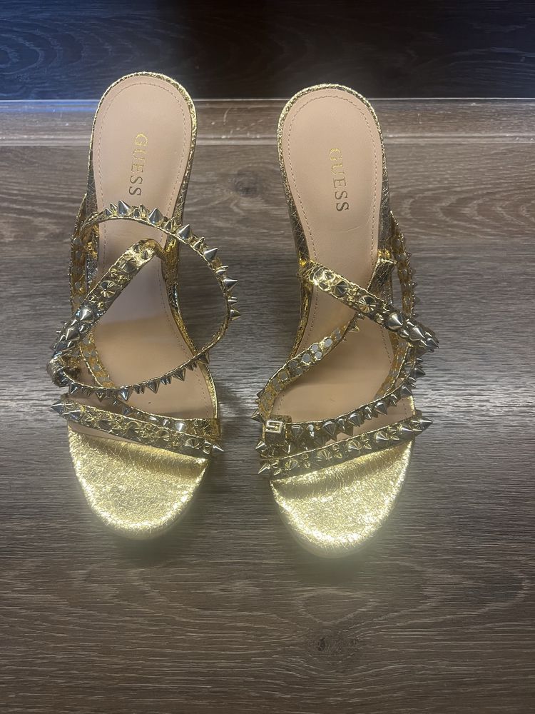 “Guess” отигинални сандали