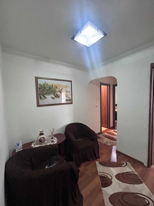 Apartament de 3 camere, decomandat, zona Baza Sportiva "LA TERENURI"