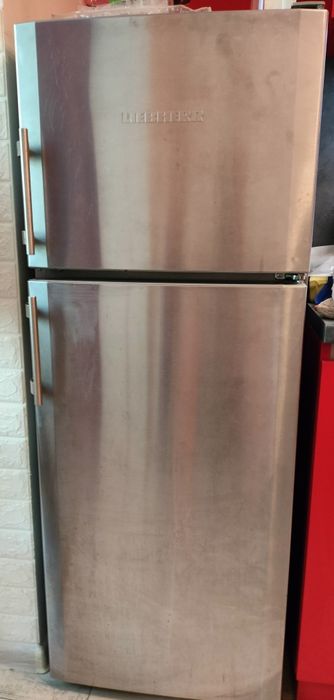 Продавам хладилник Liebherr