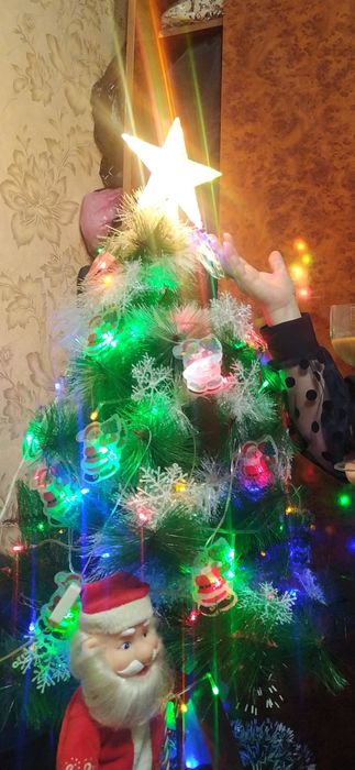 Ёлка искусственная в отл состоянии