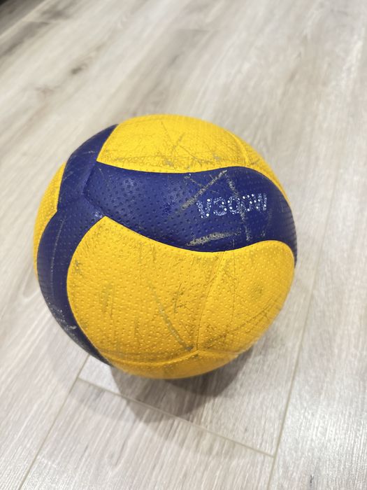 Продам волейбольный мяч V300