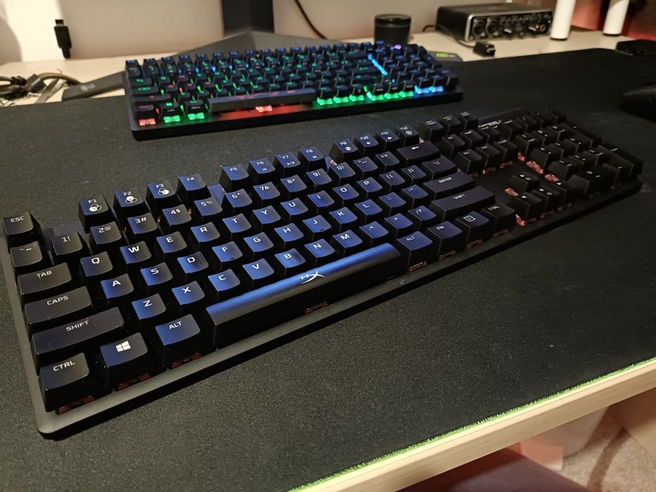 Tastatura mecanica hyperx alloy origins gaming red switch