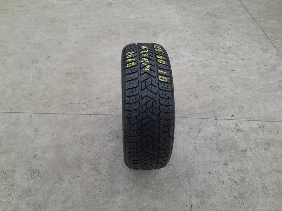 O anvelopa de iarna 225 50 18 pirelli sottozero 3 profil 7,8 mm
