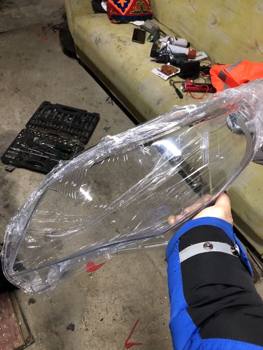 Продам стекло фары  на Corolla 150e