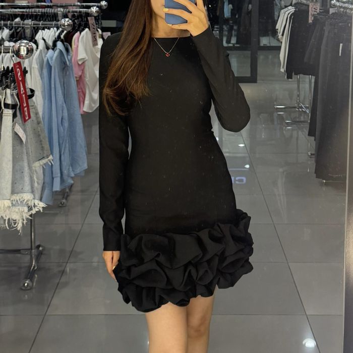 Продам черное платье новое