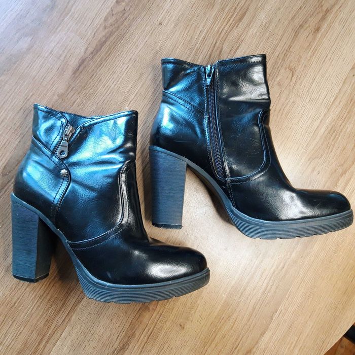 Дамски черни боти с ток, 38 номер