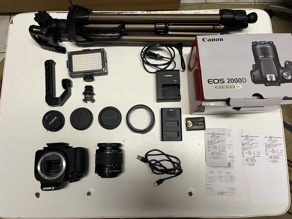 Canon eos 2000D cu accesorii cu tot. Cititi tot anuntul