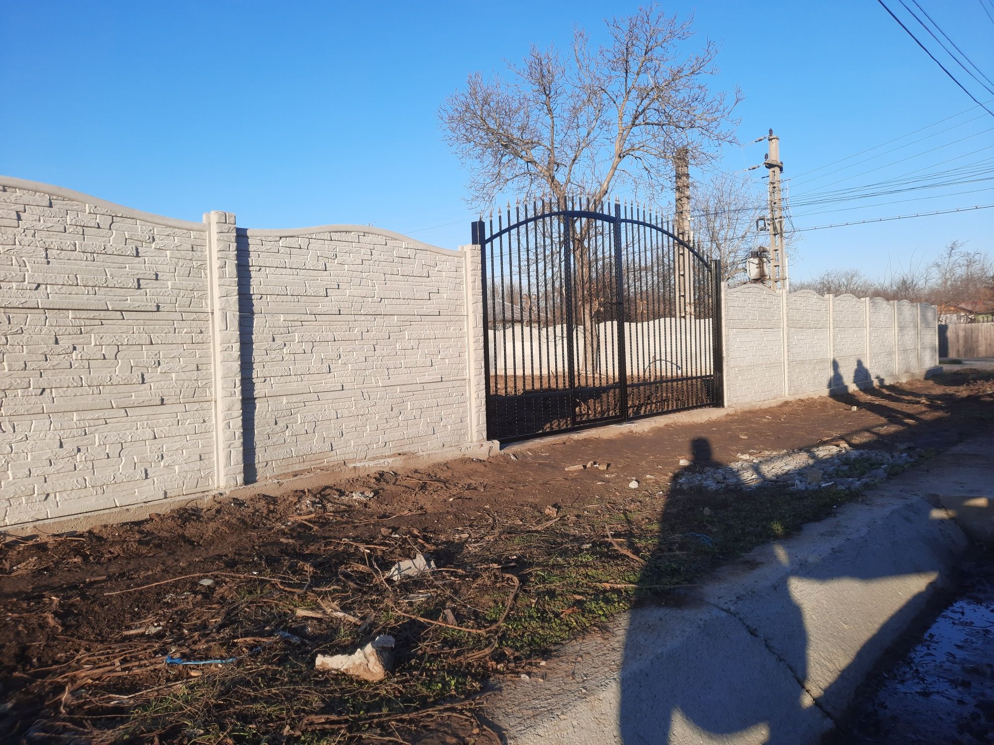 Gard forjat și prefabricate beton