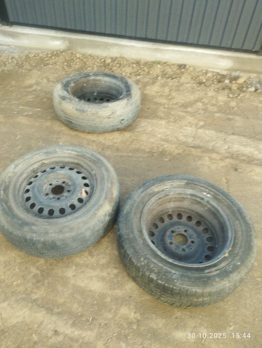 Диски от мередеса с резиной 3 шт