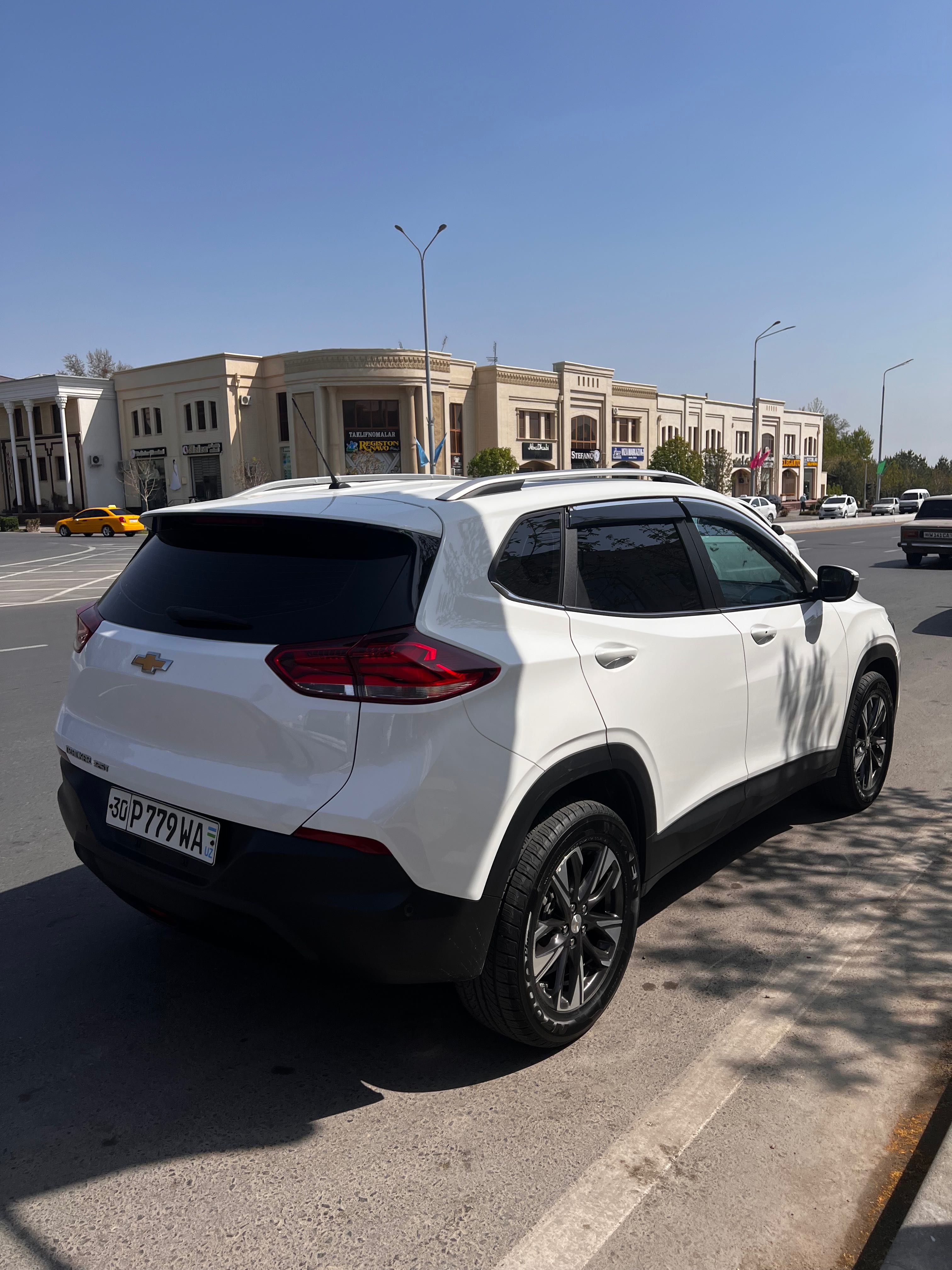 chevrolet tracker 2