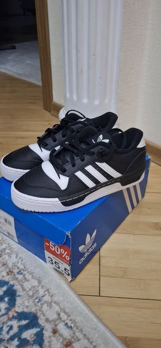 Продам детские кроссовки Adidas. 35.5 размер