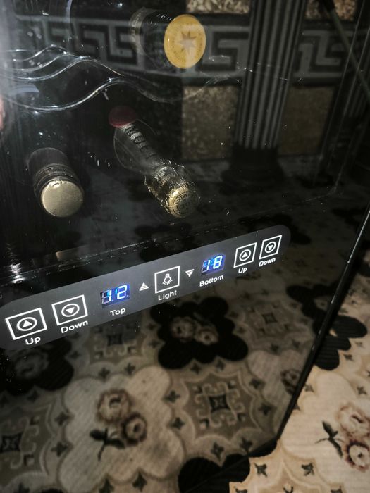 Витрина за вино 32 бутилки