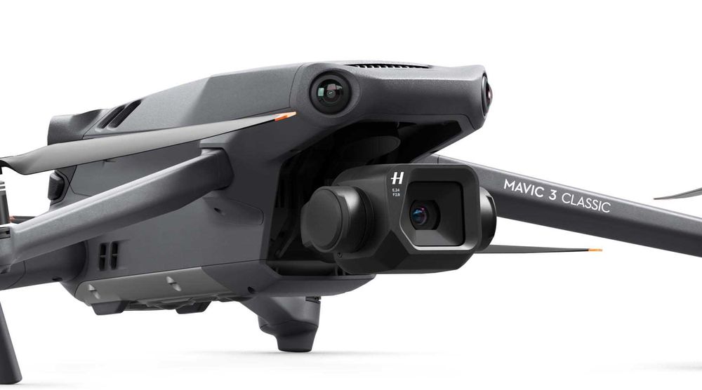 MAVIC 3 Classic (в идеальном состоянии, 1 час в использовании)