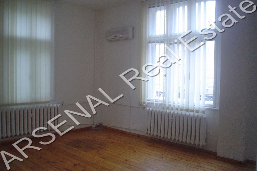 Етаж от къща под наем, Център