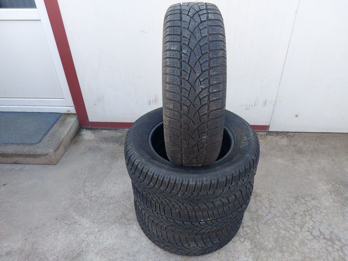 125 lei bucata! Set anvelope IARNA/M+S 215 65 16 Dunlop! 7 mm