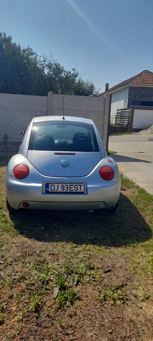 Vând Volkswagen Beetle
