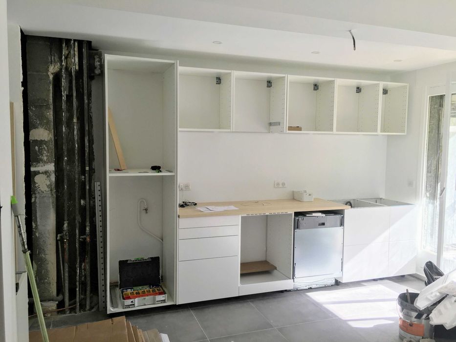 Servicii Profesionale de Tâmplărie, Montaj și Asamblare Mobilă