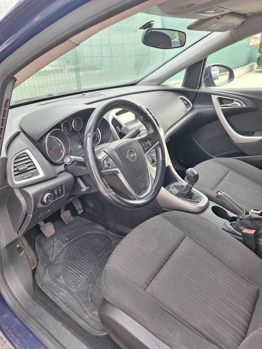 Opel Astra J hatchback - An 2012 - 1.3 CDTI – 198.000 km