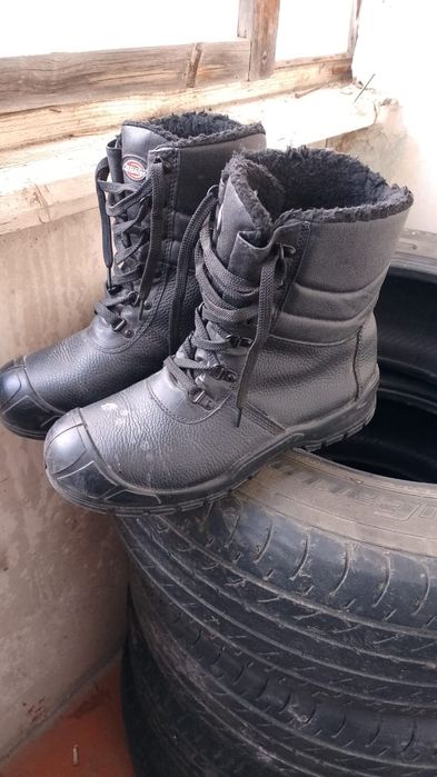 Продам зимнюю спец обувь