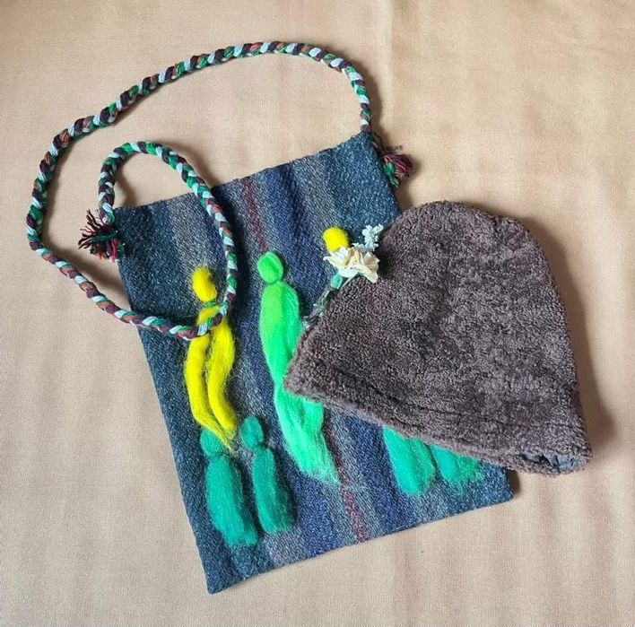 Коледарски калпак и торба