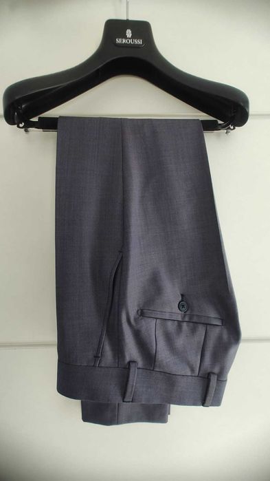 Vand costum Seroussi nou, culoare gri, marime 44