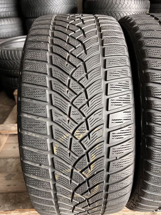 2 anvelope iarna 225/40/18 , GoodYear !