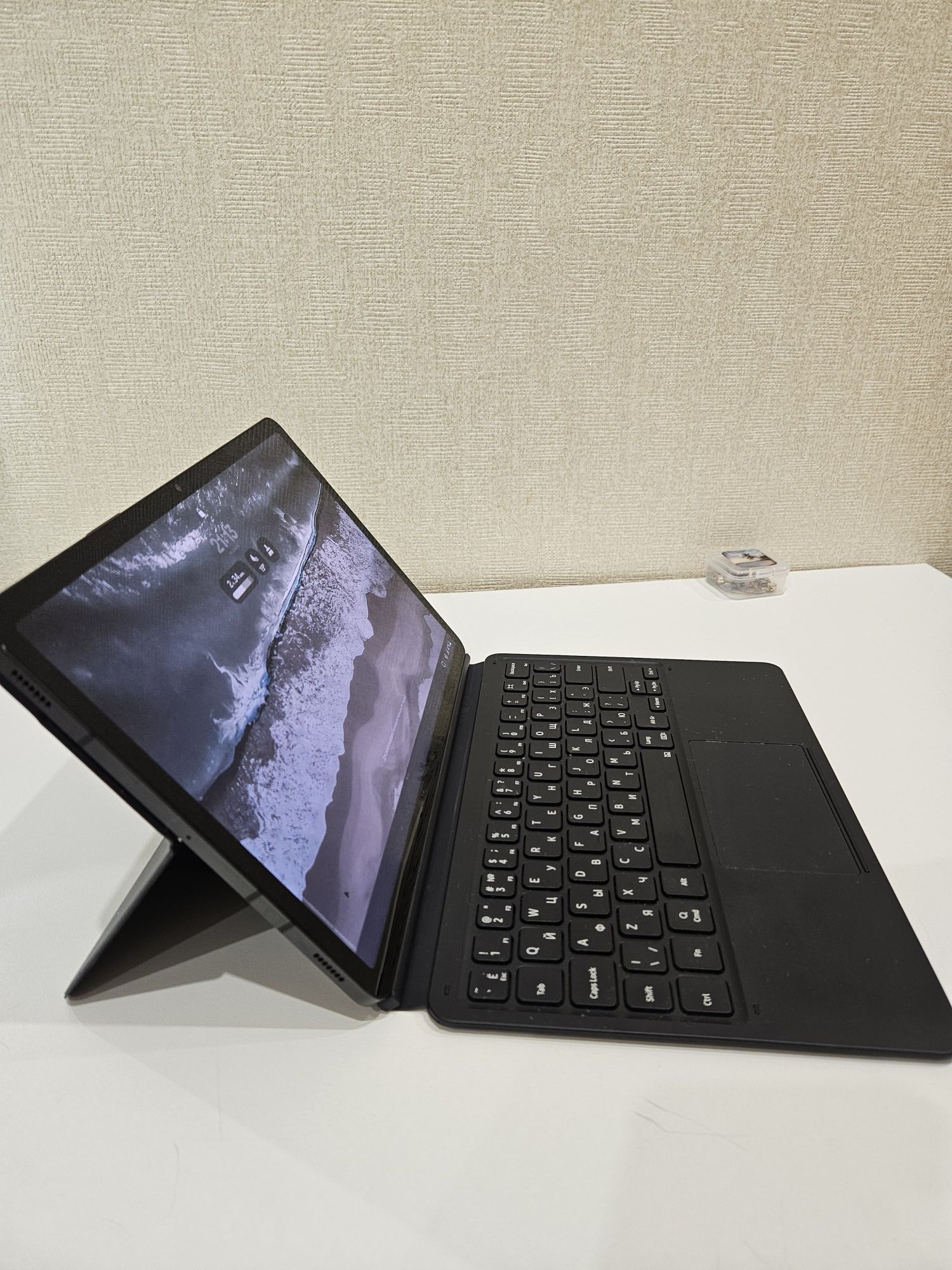 Продам планшет Samsung tab S8 snapdragon s8 , с клавиатурой в идеально