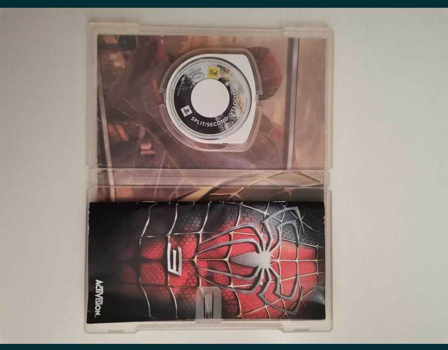 Vand 3 jocuri psp și un film original