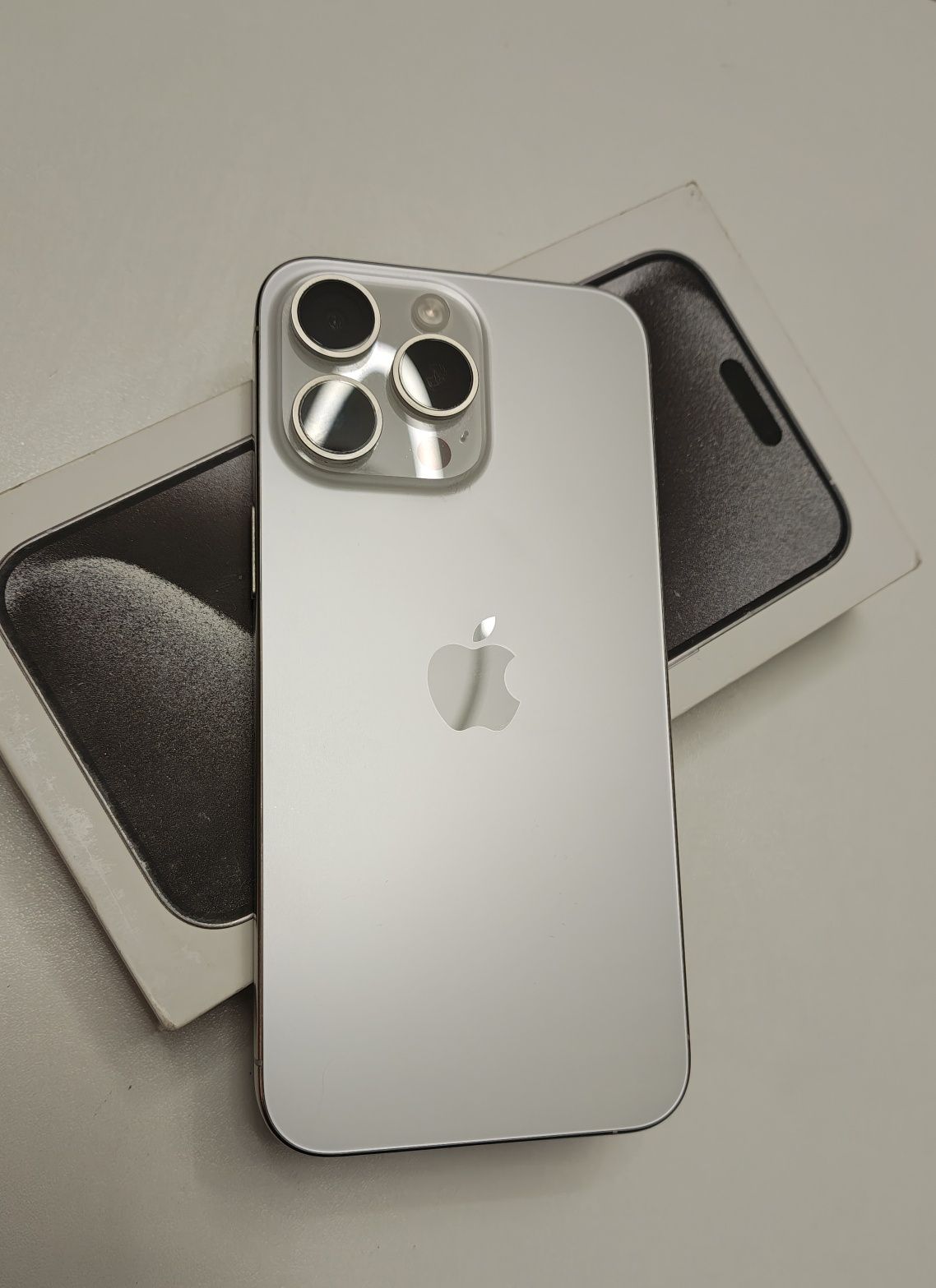 iPhone 15 pro max 1 TB