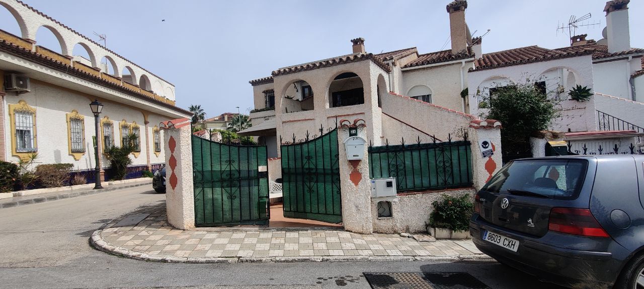 Продава къща в Малага на 5 минути от плажа