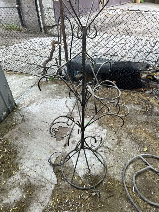 Метални цветарници