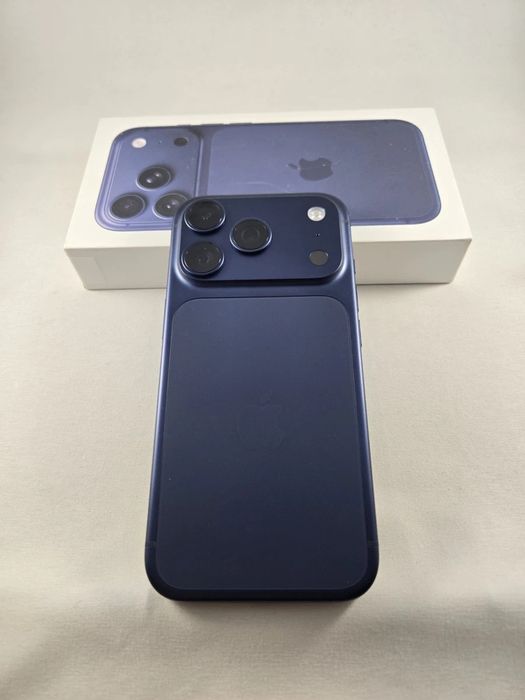 iPhone 17 pro Deep blue 256 gb
