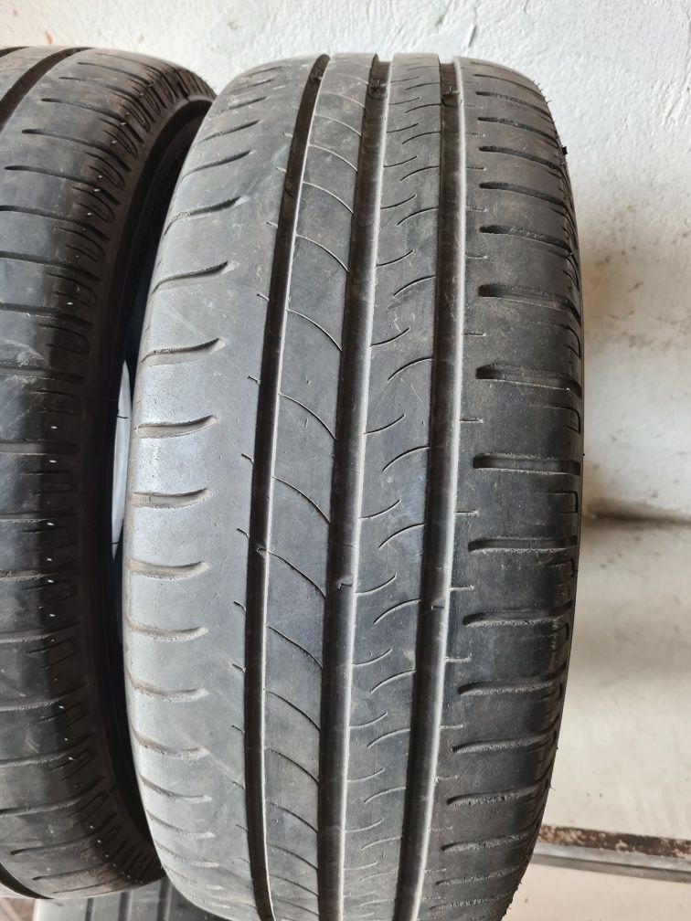 2 бр. летни гуми 215/60/16 Michelin DOT 3915 4-5 mm