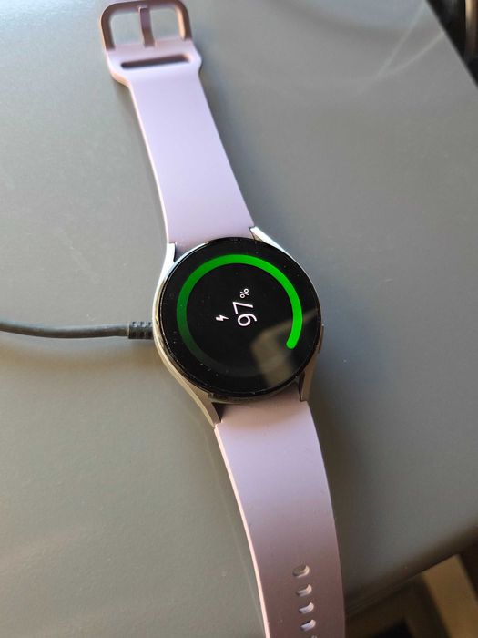 Продавам смарт часовник Самсунг Галакси 5