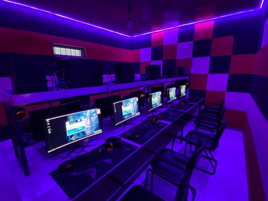 Кампютер клуб сотилади