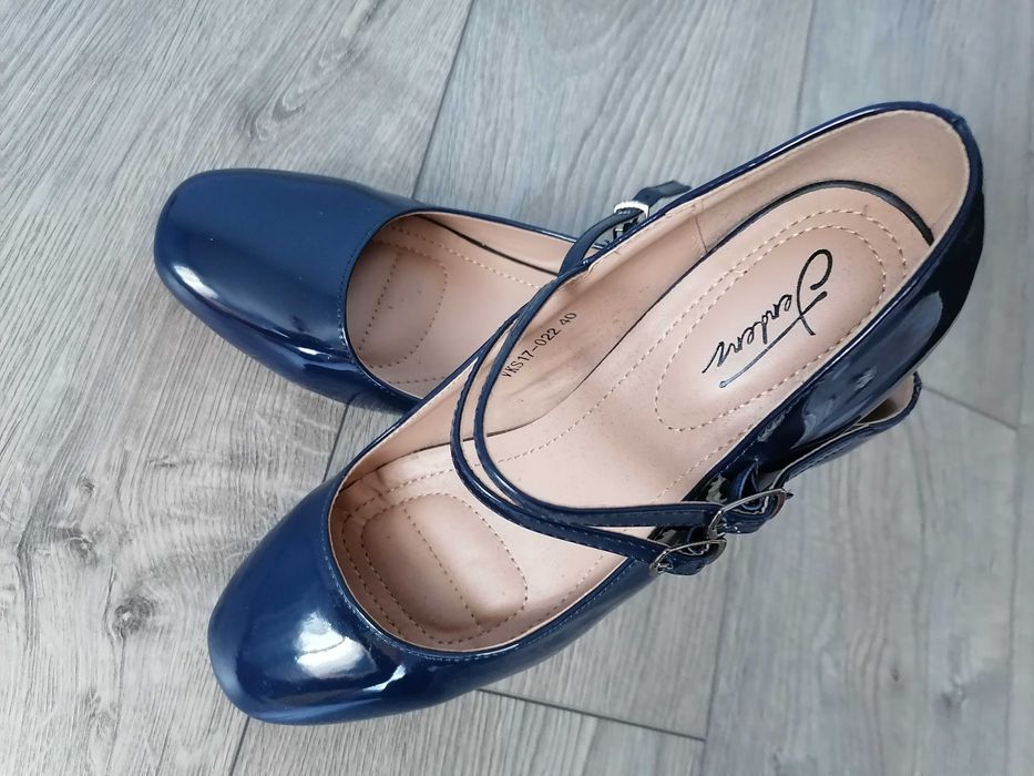 Отворени елегантни обувки