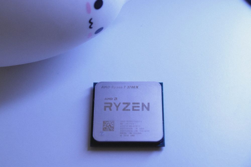 AMD Ryzen 7 3700X – 8 nuclee / 16 thread-uri, stare impecabilă
