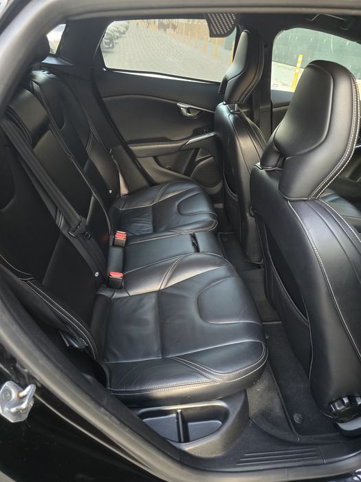 Volvo V40 D2 2.0 Diesel / 2015 / Negru / Interior piele / Euro 6