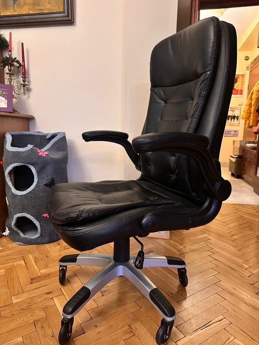 Подарявам офис стол