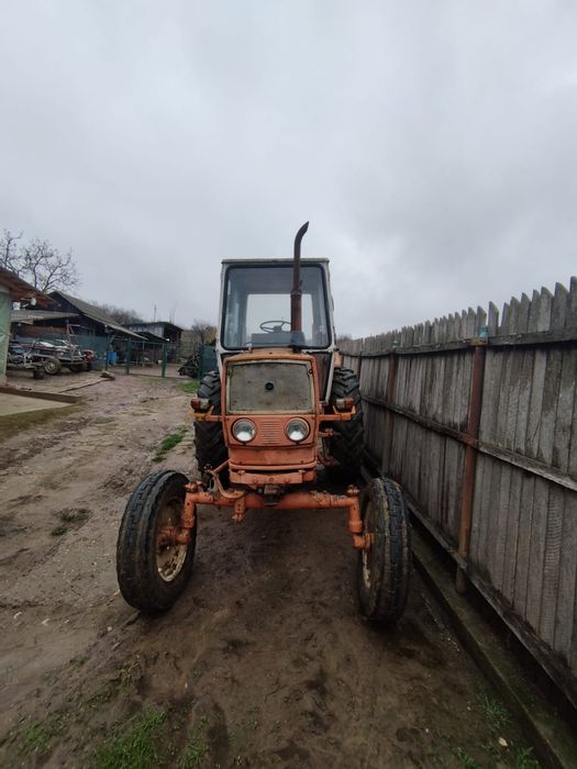 Vând tractor Belarus
