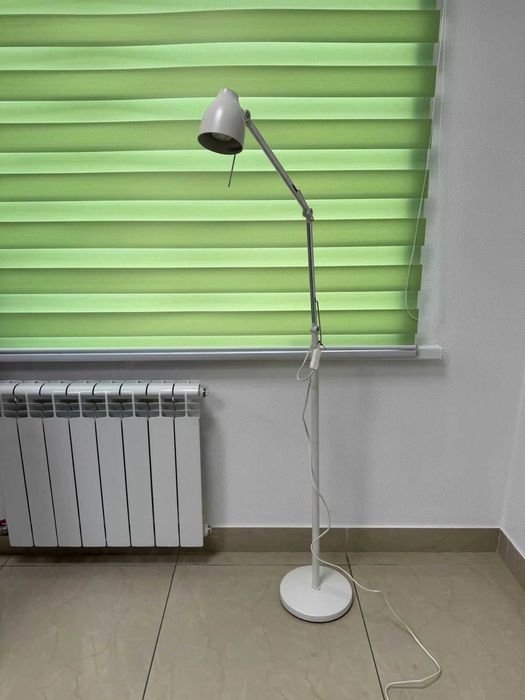 Продается напольная лампа IKEA TRAL