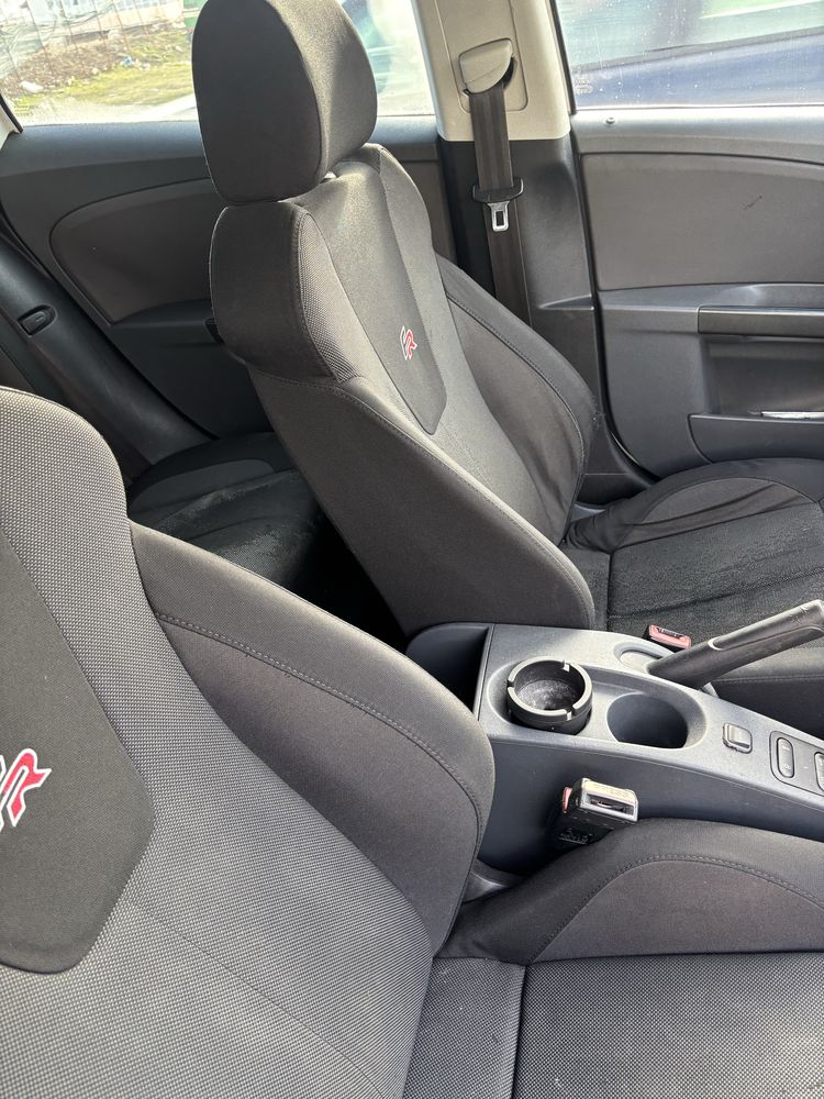 Dezmembrez Seat Leon FR 2.0 diesel bkd an 2008
