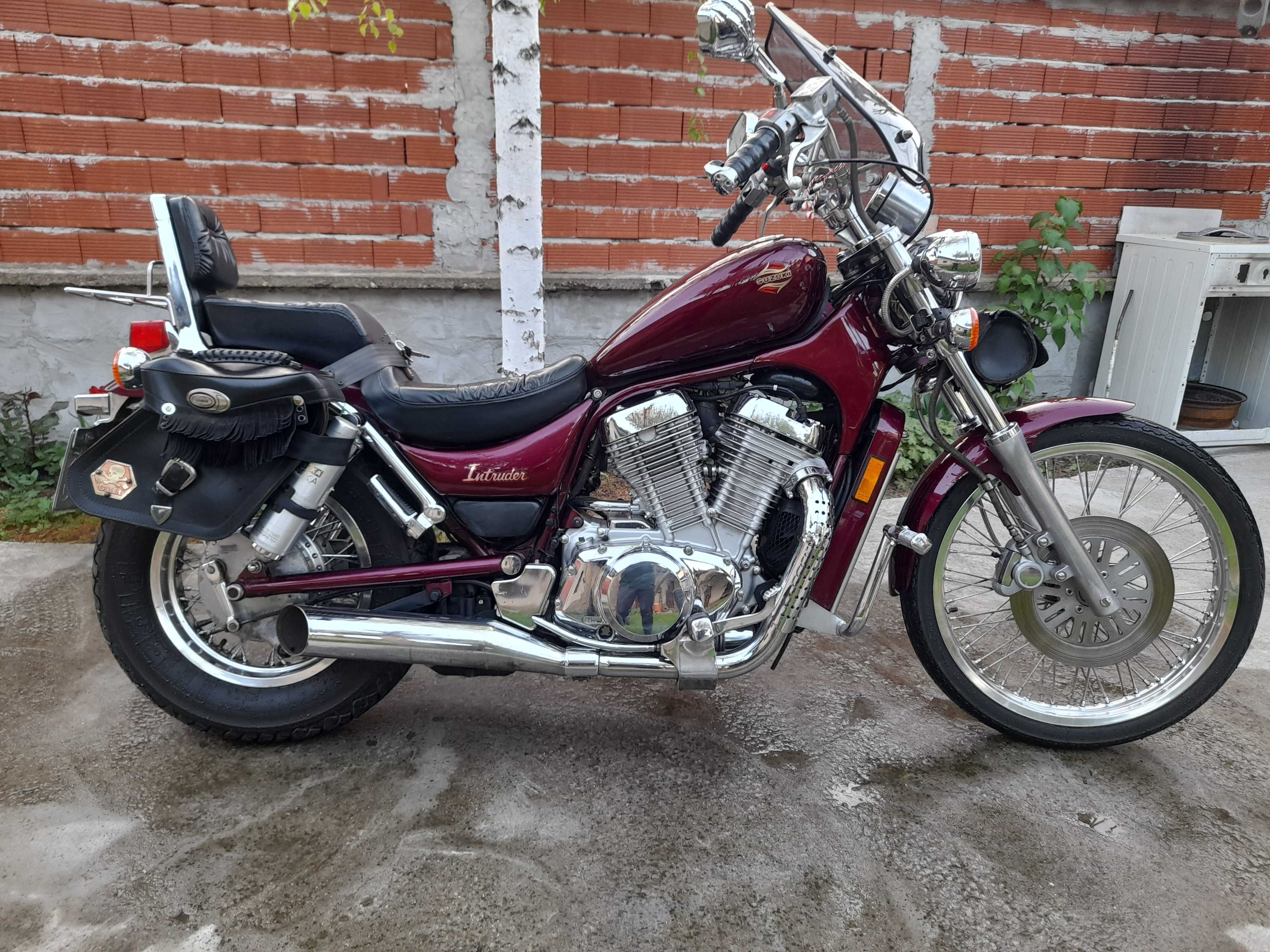 Suzuki Intruder 750 - мотоциклет, чопър.