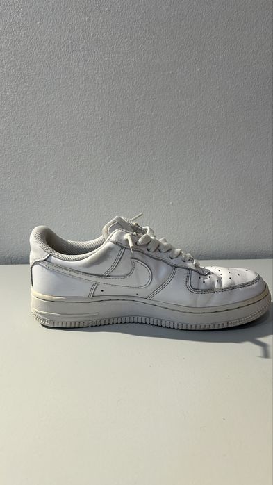 Nike Air Force 1 albi originali – purtați, mici defecte