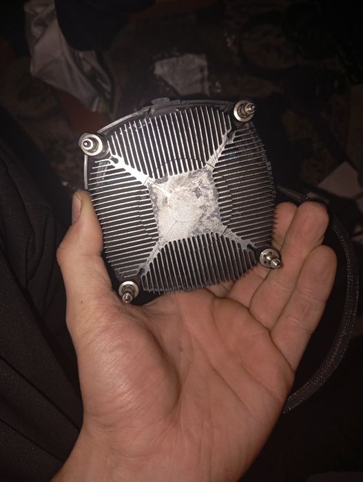 Продам кулер недорого