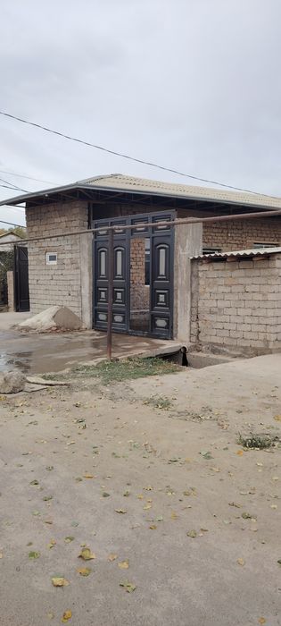 Gulzor mahalasida uy sotiladi