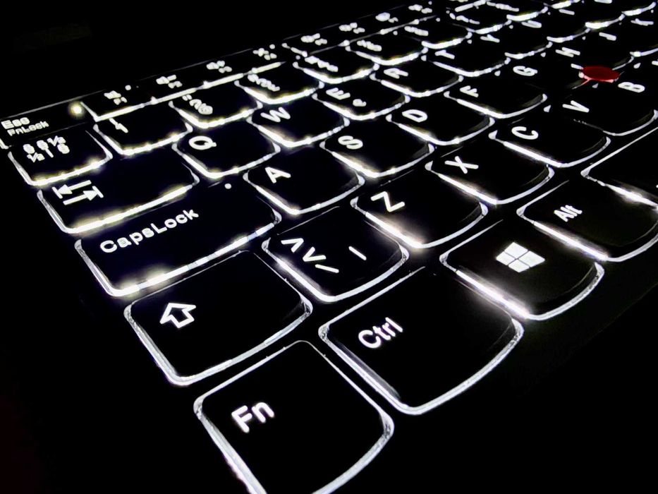 15.6"FHD IPS/i9-10885H/32GB RAM/512GB/RTX 4000-8GB/Lenovo ThinkPad P15