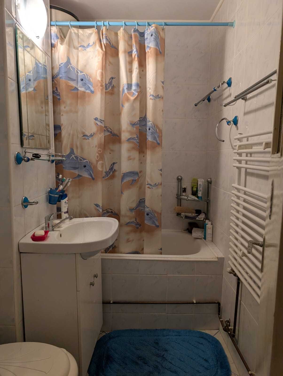 Vand apartament excelent 3 camere decomandate Alexandria